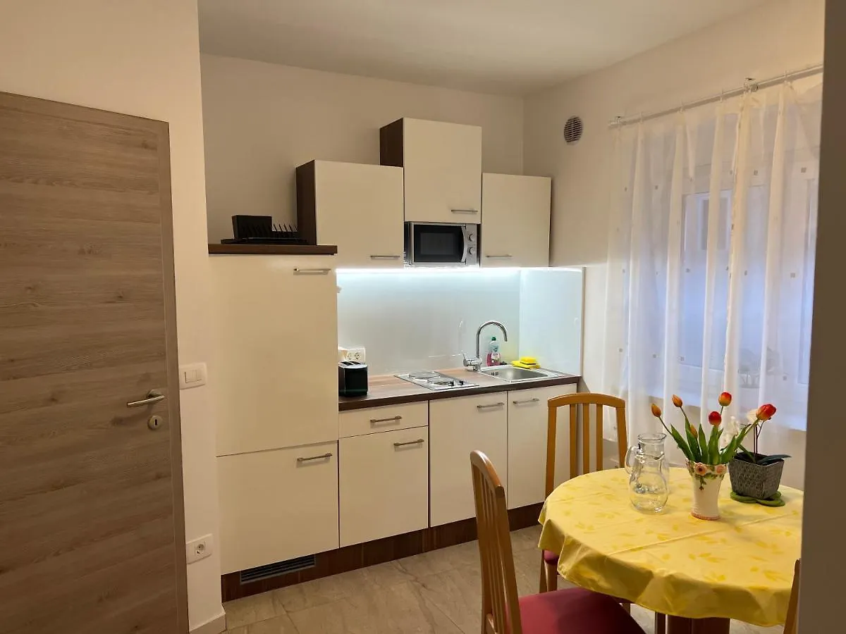 Stara Jezica Apartments With Wifi ليوبليانا 0*,