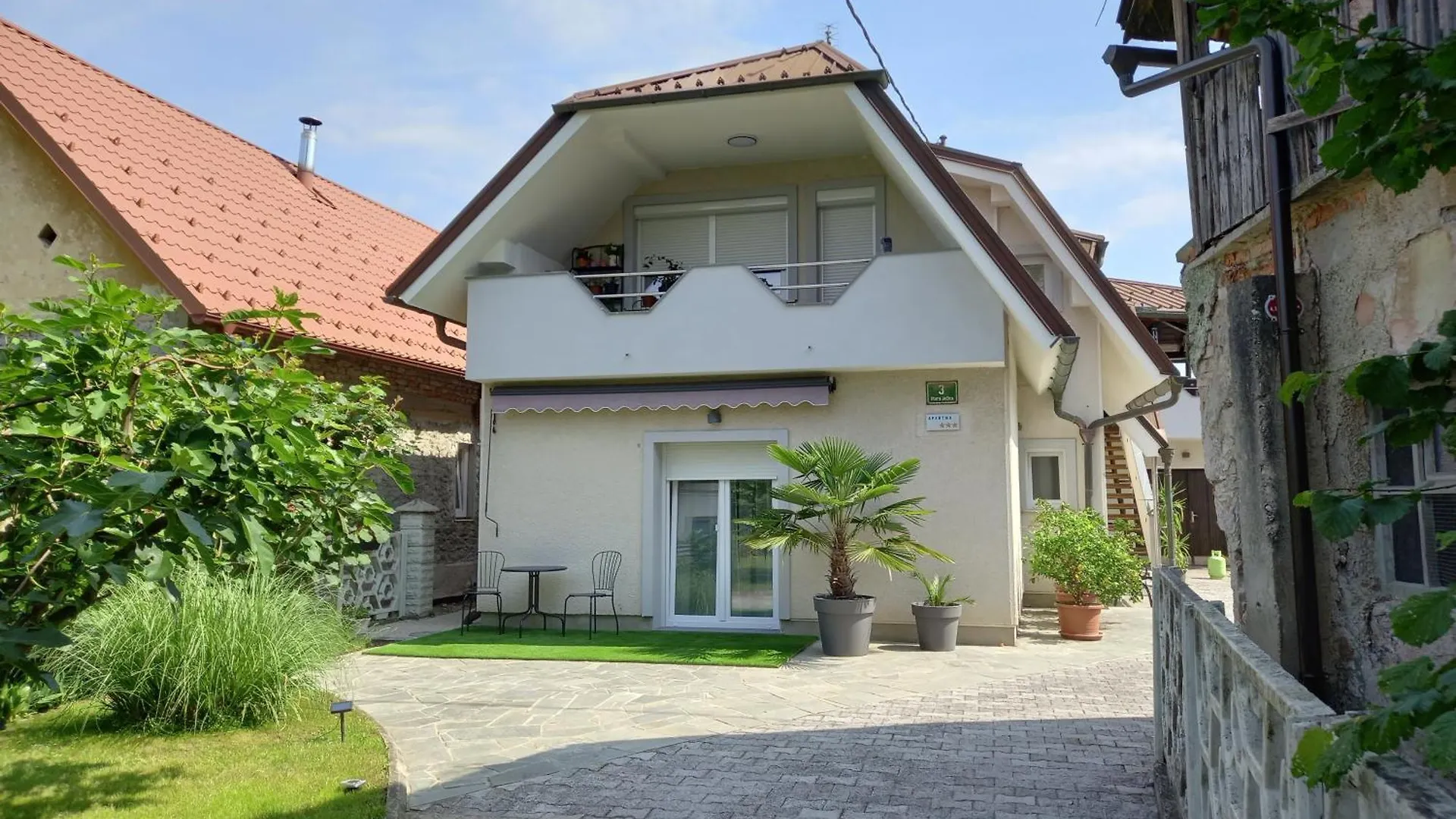 Stara Jezica Apartments With Wifi contacts